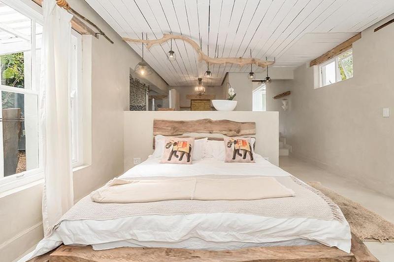 8 Bedroom Property for Sale in Hout Bay Western Cape